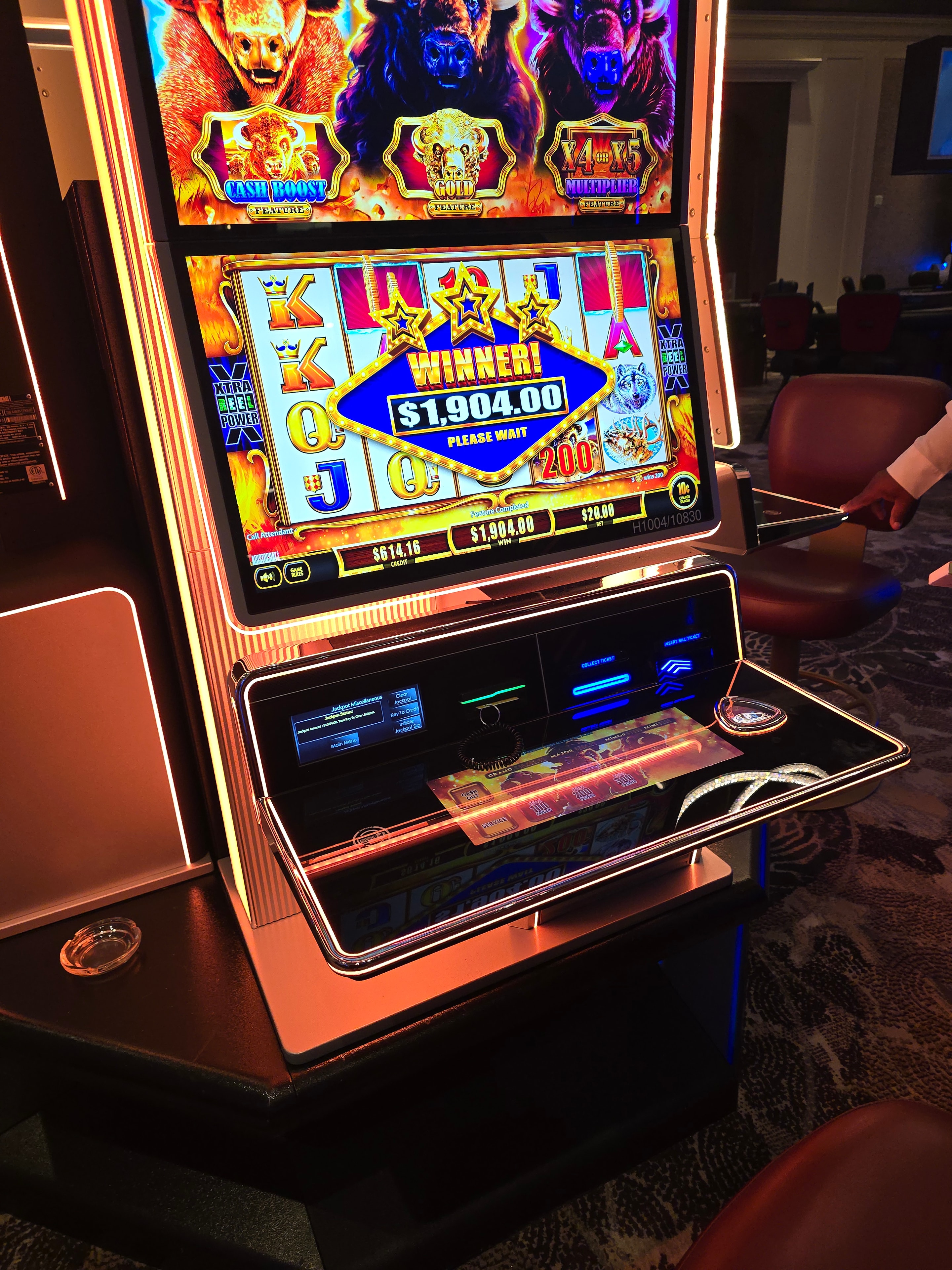 Xtra Reel Power slot machine winner showing $1,904.00