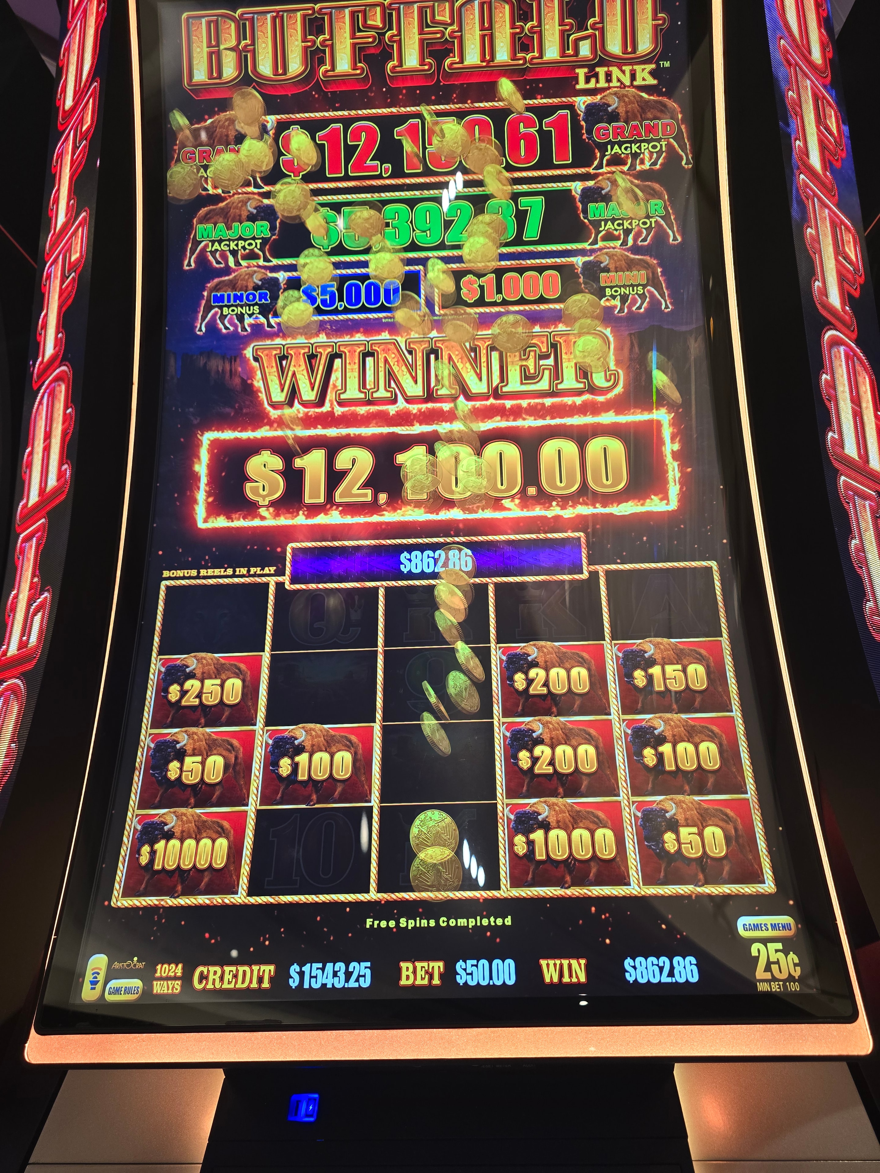 Buffalo Link slot machine jackpot showing $12,100.00